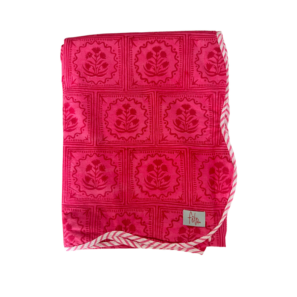 Magenta Fête Papier Table Linen