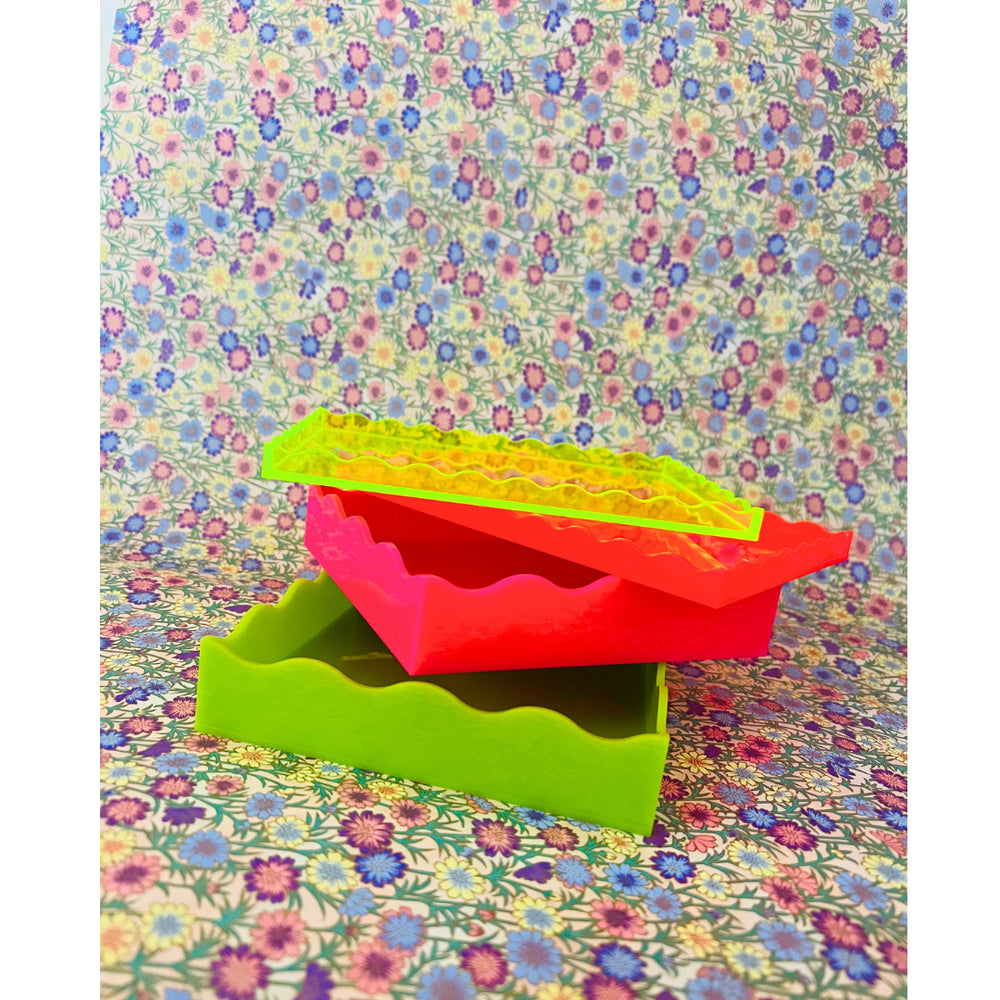 Fête Papier Wavy 5x5 Notepad Tray in Green