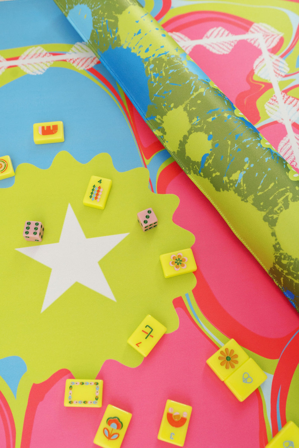 Fête Papier Mahjong Mat in Pink Disco