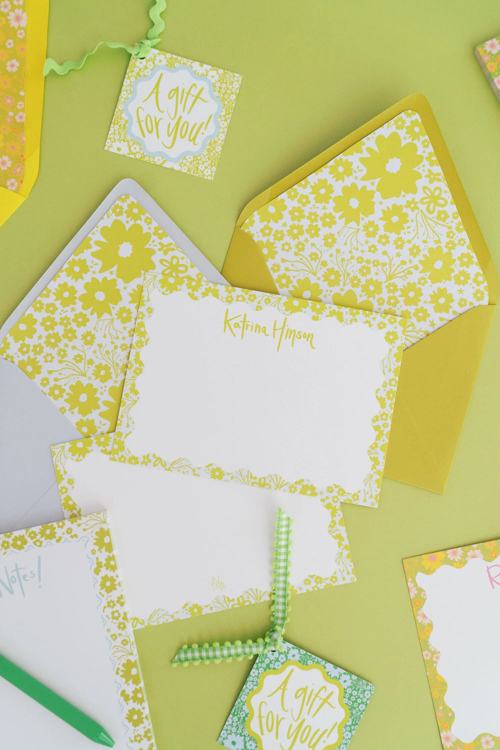 Fête Ditsy Floral Stationery in Grass